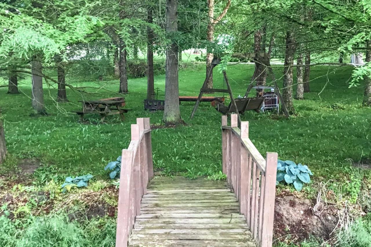 Honey House Cabin - A Quiet Countryside Retreat! 내파니 외부 사진