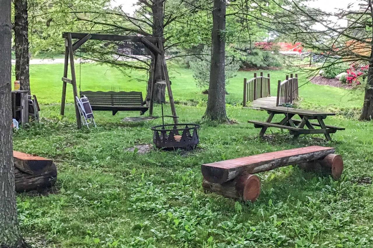 Honey House Cabin - A Quiet Countryside Retreat! 내파니 외부 사진