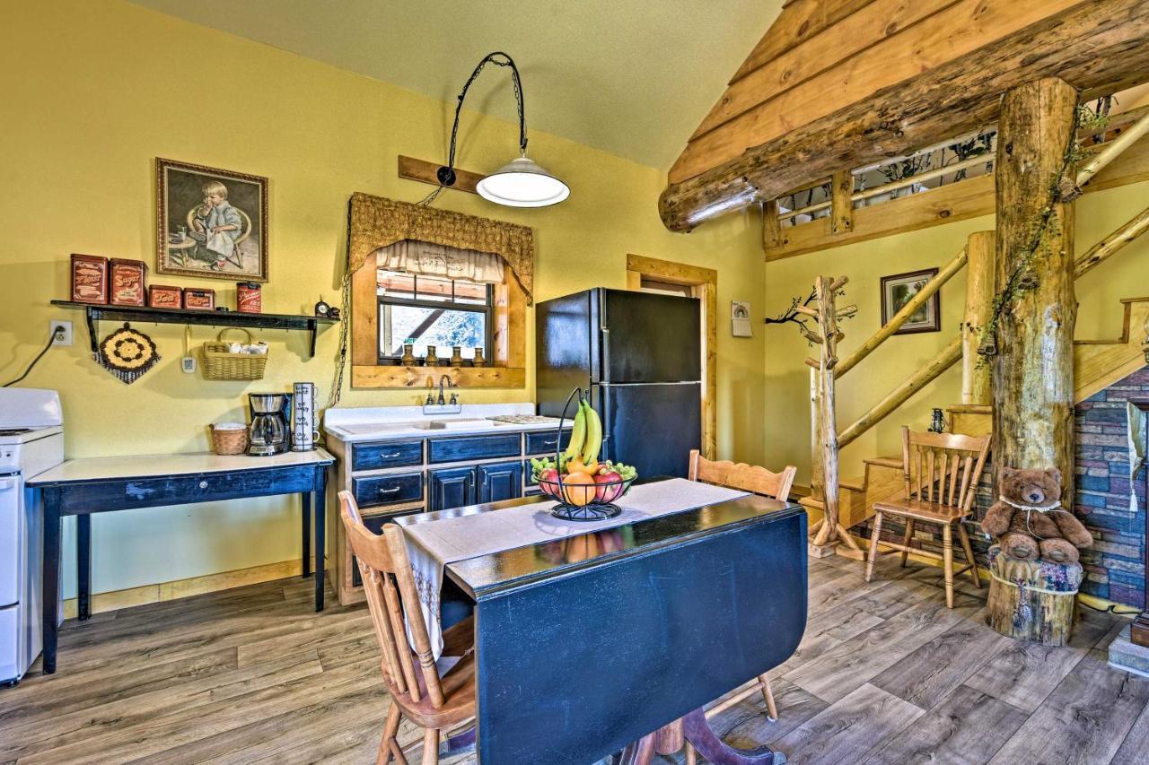 Honey House Cabin - A Quiet Countryside Retreat! 내파니 외부 사진