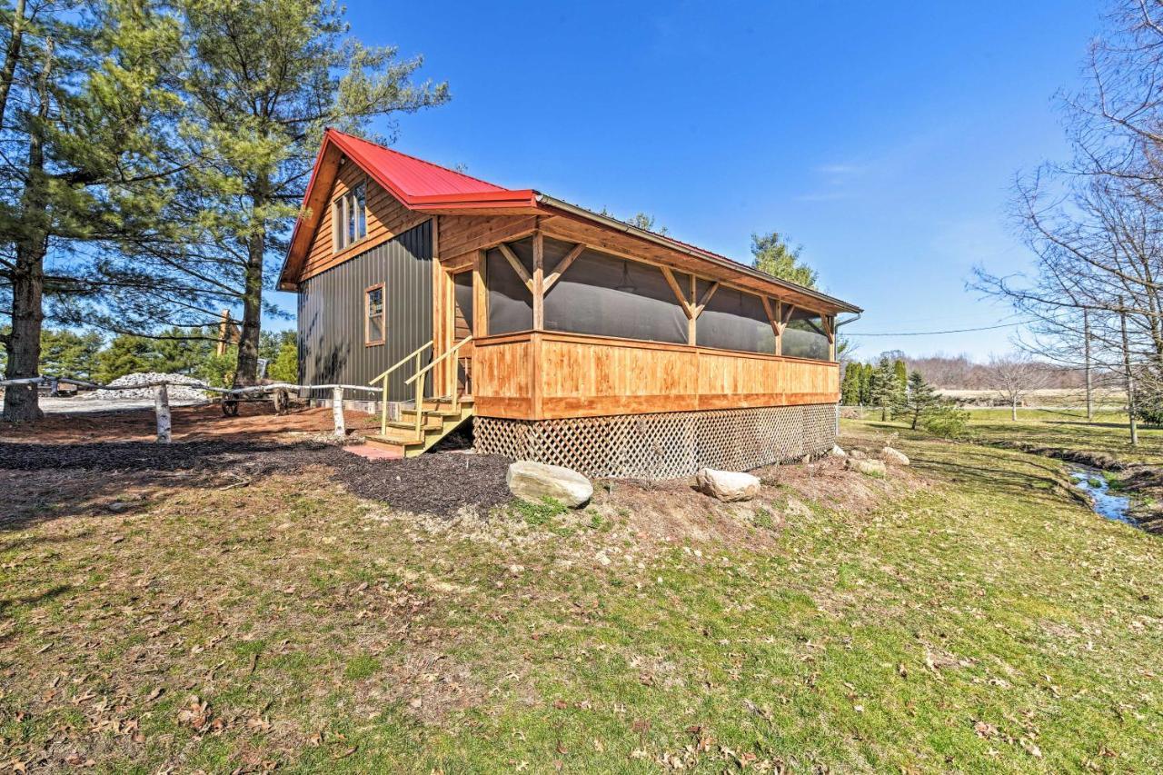 Honey House Cabin - A Quiet Countryside Retreat! 내파니 외부 사진