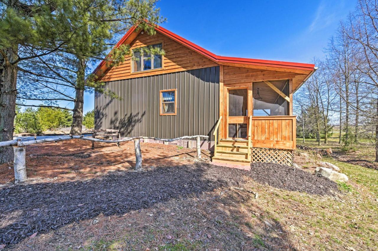 Honey House Cabin - A Quiet Countryside Retreat! 내파니 외부 사진