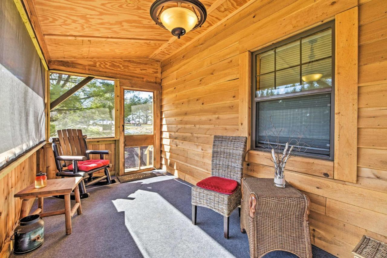 Honey House Cabin - A Quiet Countryside Retreat! 내파니 외부 사진
