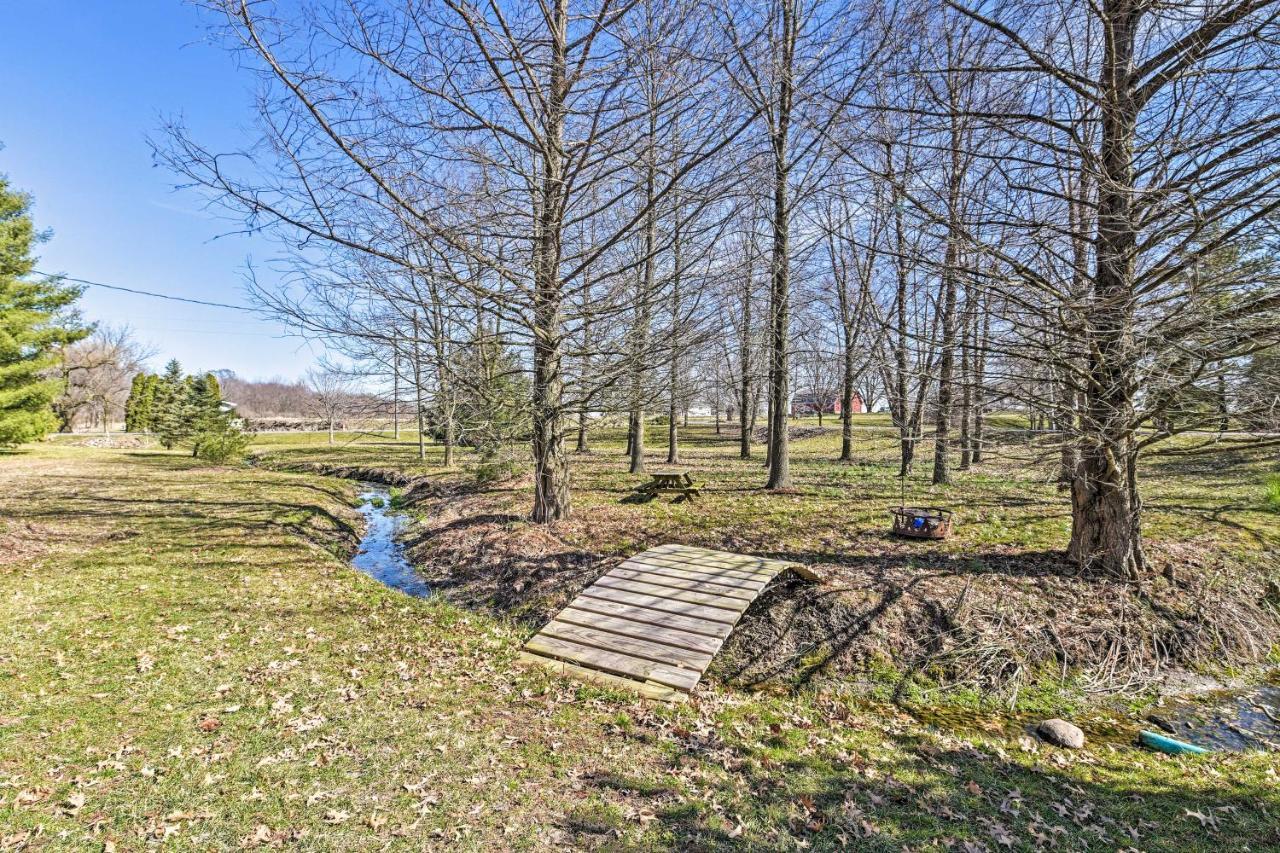 Honey House Cabin - A Quiet Countryside Retreat! 내파니 외부 사진